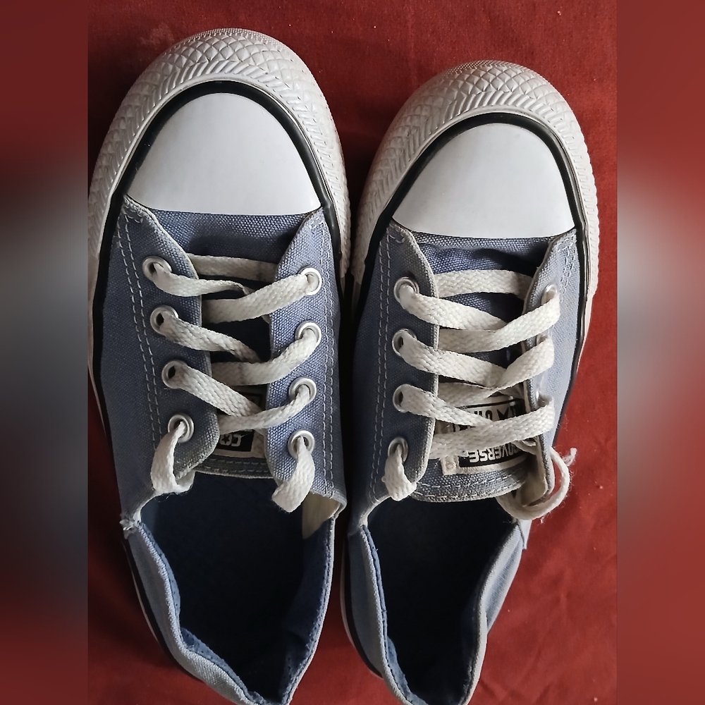 Low Top Convers - Picture 2 of 5